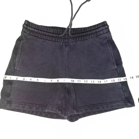 Aritzia Tna Boyfriend 5” cozy fleece sweat shorts - Picture 6 of 9